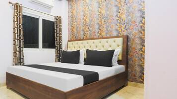 In-room safe, soundproofing, iron/ironing board, free WiFi