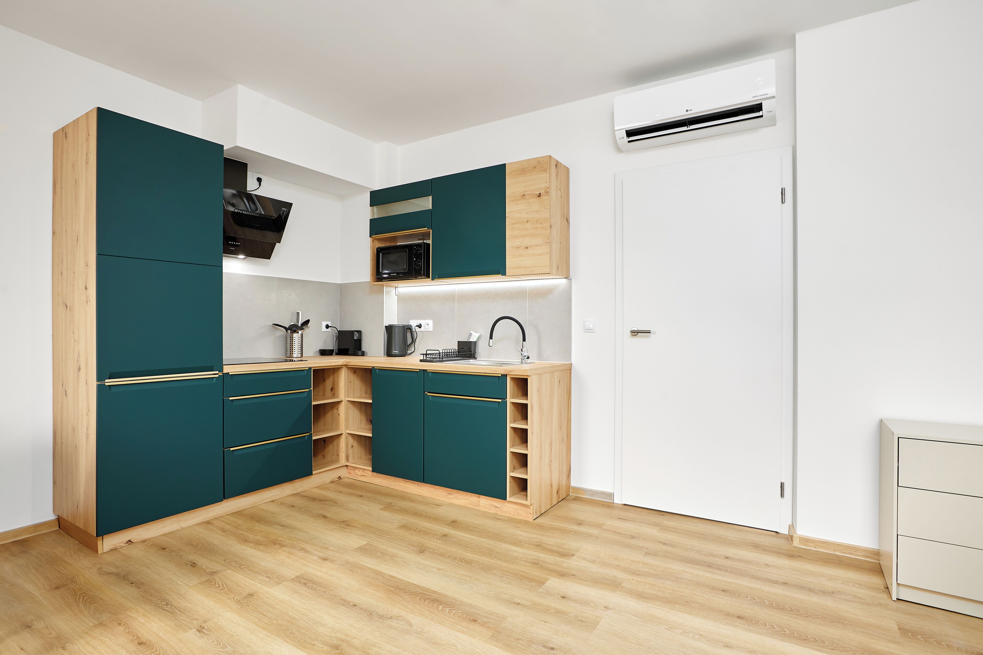 Superior Apartment, 1 Bedroom, City View | Private kitchen