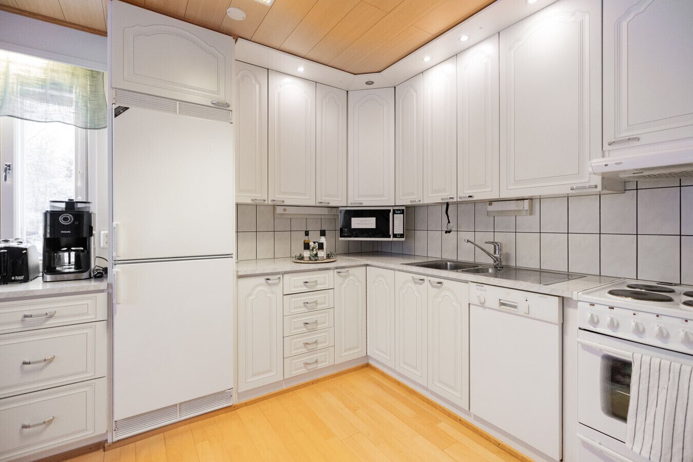 Micro-ondes, four, plaque de cuisson, lave-vaisselle