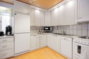 Mikroaaltouuni, uuni, liesi, astianpesukone