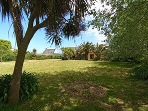 Property grounds - Exotic escape 700 metres from the beach (Plouescat)