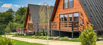 Gorgeous 3-bedroom cabin in charming Vârfu Dealului perfect for relaxing