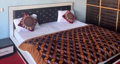 The Gauri Huts And Restaurant