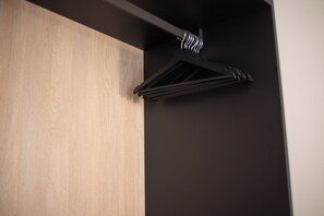 Minibar, Schreibtisch, Verdunkelungsvorhänge, Bügeleisen/Bügelbrett