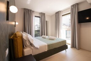 迷你吧、書桌、遮光窗簾/窗簾、熨斗/熨衫板