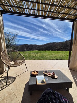 Terrace/patio - Cozy La Lavanda Studio Apartment with private terrace and infinity pool (Merana)
