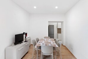 Dining - Holiday Home 'Casa Vacanze Cavalca L'Onda' with Sea View, Private Garden and Air Conditioning (Sanremo)