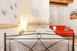 WiFi, bed sheets - Bed and Breakfast 'Comfort Quadruple Room' with Wi-Fi and Air Conditioning (Sava)