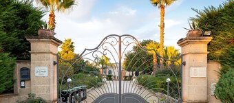 Bed and Breakfast 'Comfort Quadruple Room' with Wi-Fi and Air Conditioning