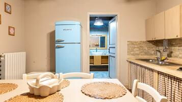 冰箱、炉灶、茶具/咖啡用具、电热水壶