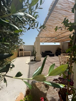 تناول الطعام بالخارج