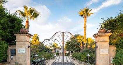 Le Carrube Bed and Breakfast with Wi-Fi and Air Conditioning