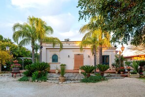 Exterior - Le Carrube Bed and Breakfast with Wi-Fi and Air Conditioning (Sava)