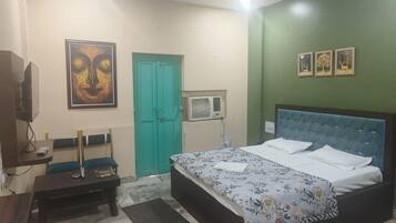 Dobbeltrom – deluxe, hageutsikt | Skrivebord, skrivebord for bærbar PC og wi-fi (inkludert)