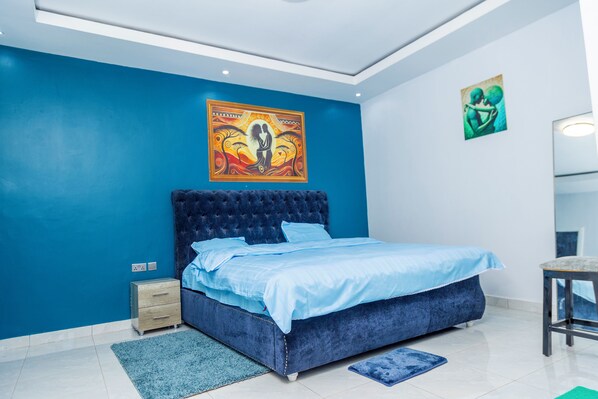 Iron/ironing board, WiFi, bed sheets