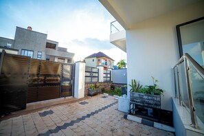 Property grounds - Exclusive Luxe 2-Bedroom, 2-Bath Private Apartment w/@ BBB Nation Oasis – Kigali (Kigali)
