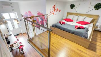 Iron/ironing board, internet, bed sheets