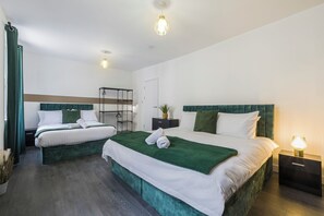 2 bedrooms, iron/ironing board, WiFi, bed sheets - Station Side Sanctuary - 2BR Central Brighton Stay (Brighton and Hove)