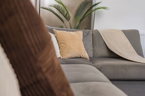 Living area - Station Side Sanctuary - 2BR Central Brighton Stay (Brighton and Hove)
