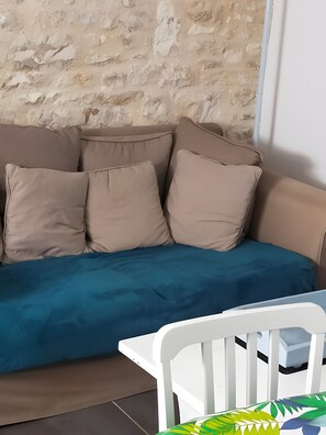 TV - Charming Gîte "Les Jardins d'Harmonie" for 2 Guests in Bourgneuf – Charente-Maritime (Bourgneuf)