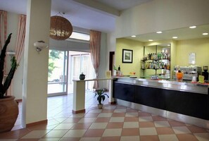 بار (في المنشاة)