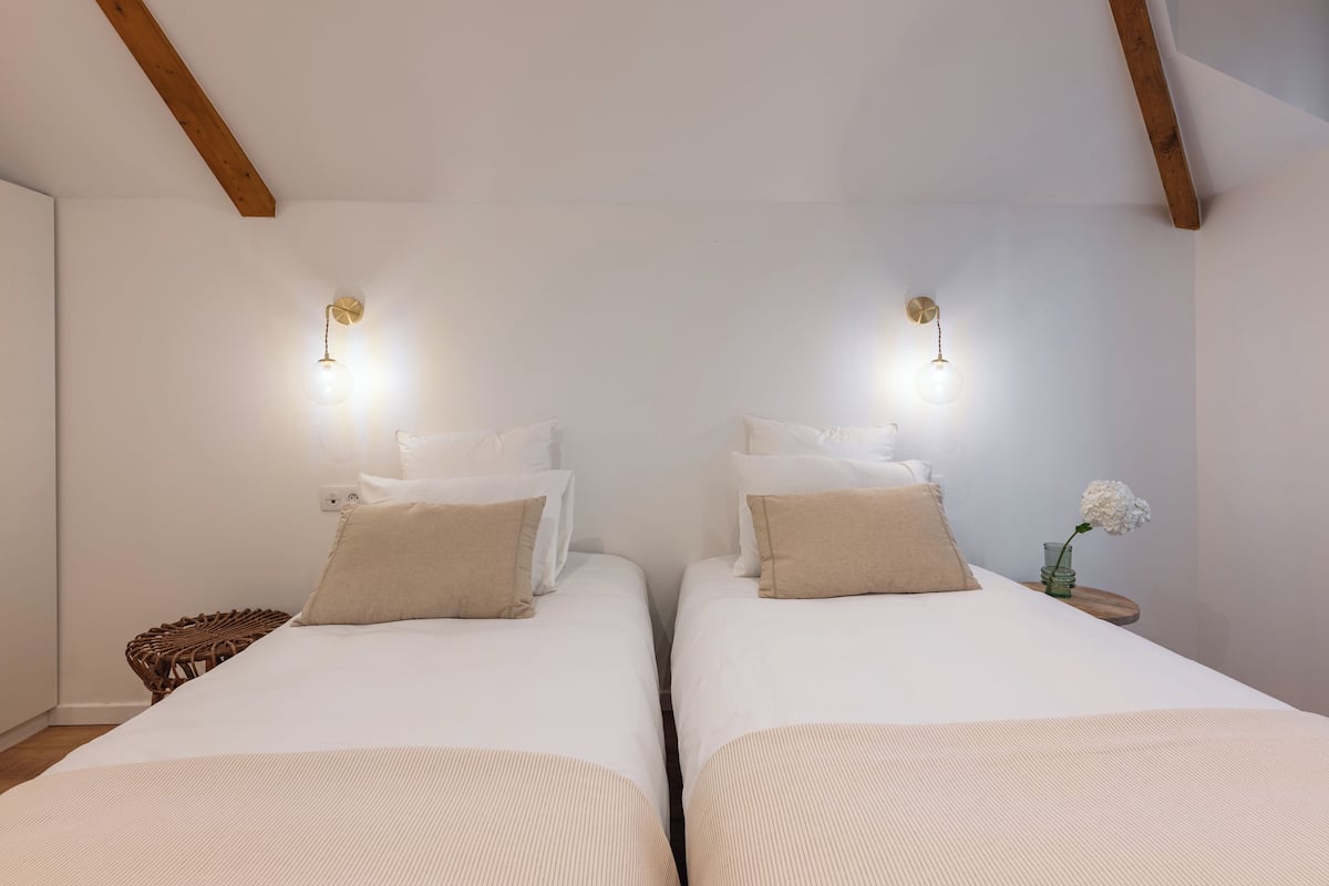 Deluxe Twin Room | Premium bedding, laptop workspace, free WiFi, bed sheets