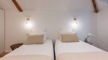 Habitación de lujo con 2 camas individuales | Ropa de cama de alta calidad, cunas (de pago), wifi gratis