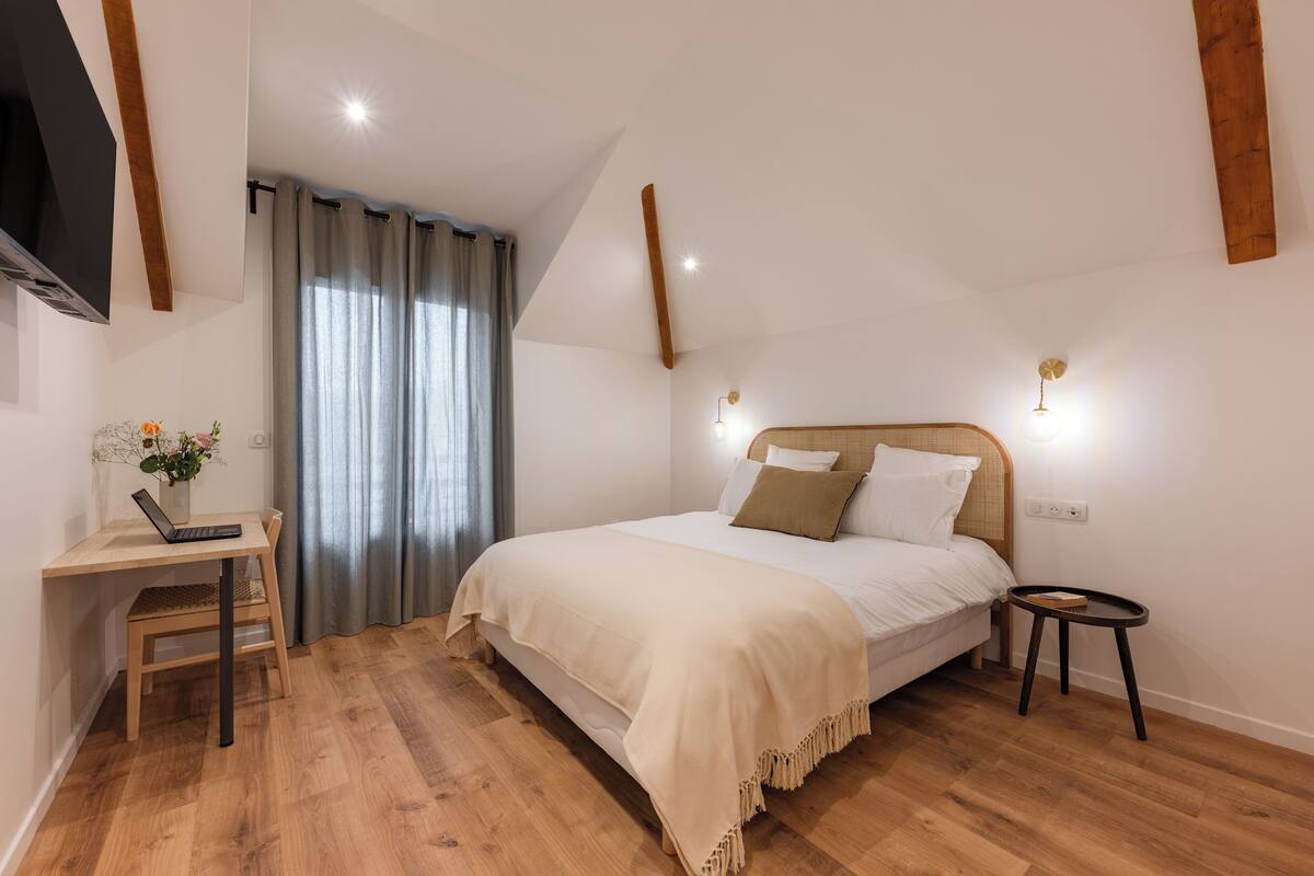 Premium bedding, laptop workspace, free WiFi, bed sheets