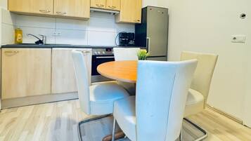 Apartament bàsic | Cuina privada | Frigorífic, forn i placa de cuina