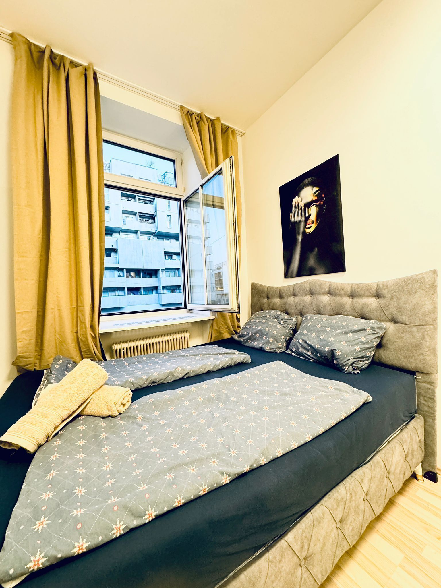 Basic Apartment | Iron/ironing board