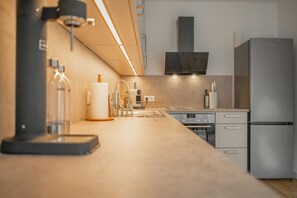 Kühlschrank, Ofen, Herdplatte, Geschirrspüler