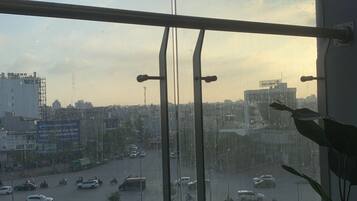 Apartment, Kochnische, Stadtblick | Blick vom Balkon