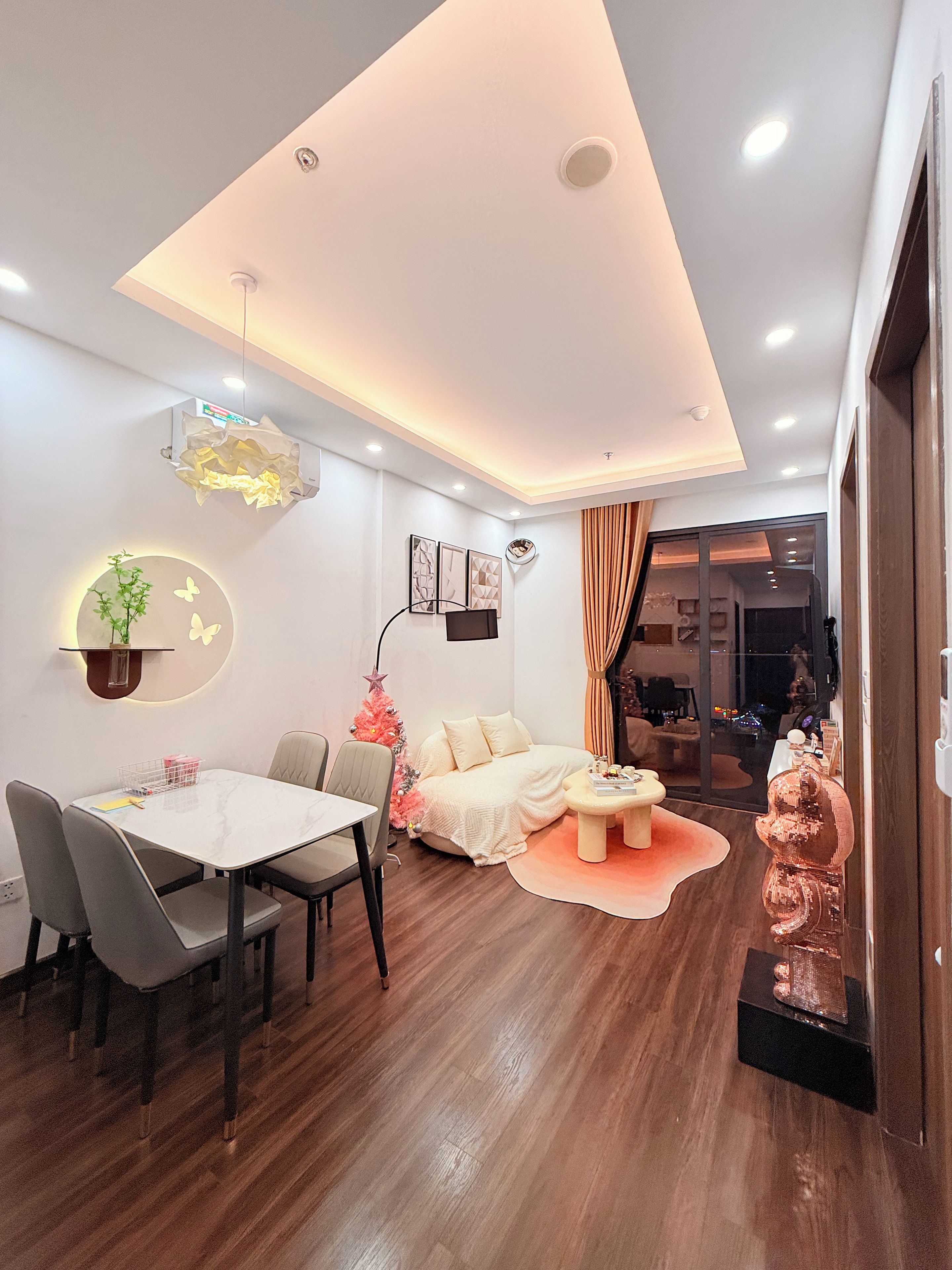 Apartamento, cocina básica, vistas a la ciudad | Zona de estar | Una televisión de pantalla plana