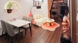 公寓, 簡易廚房, 城市景觀 | 起居區 | 平面電視
