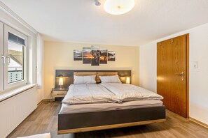 WiFi, bed sheets - Apartment 'Zum Tannenwirt' with Balcony and Wi-Fi (Medebach)