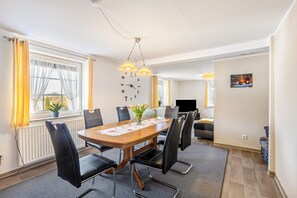 Dining - Apartment 'Zum Tannenwirt' with Balcony and Wi-Fi (Medebach)
