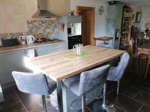 Fridge, microwave, oven, stovetop - Le 115 Retour aux Sources (hadol)