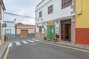 Exterior - Holiday Apartment 'La Casa De Vilaflor' with Mountain Views and Wi-Fi (Vilaflor)