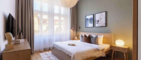 Iron/ironing board, WiFi, bed sheets