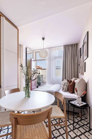 Dining - TurnKey | Florenc Apartment with Terrace II (Praha 8)