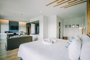 Deluxe Suite | In-room safe, desk, free WiFi, bed sheets - The Galla Hotel (Ranong)