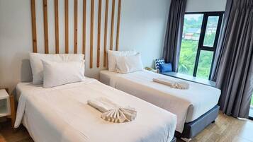 In-room safe, desk, free WiFi