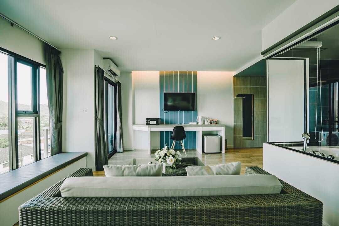 Deluxe Suite | In-room safe, desk, free WiFi