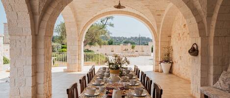 Outdoor dining