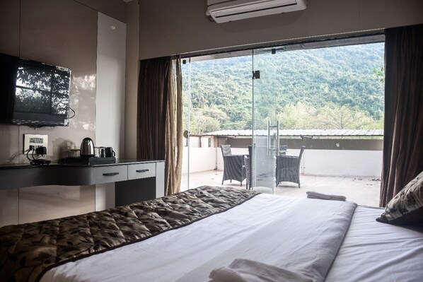 Kedap suara, setrika/meja setrika, Wi-Fi gratis, dan seprai linen