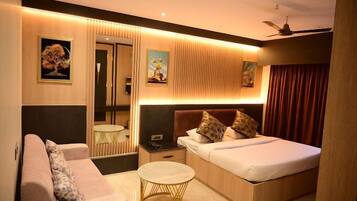 Luxury Suite, City View | Soundproofing, iron/ironing board, free WiFi, bed sheets