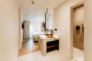 Standard Double Room | Bathroom - Alfred Hotel & Gastro Bar (Marche-en-Famenne)