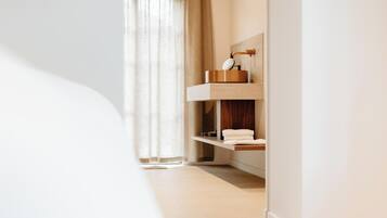 Minibar, coffres-forts dans les chambres, bureau, chambres insonorisées