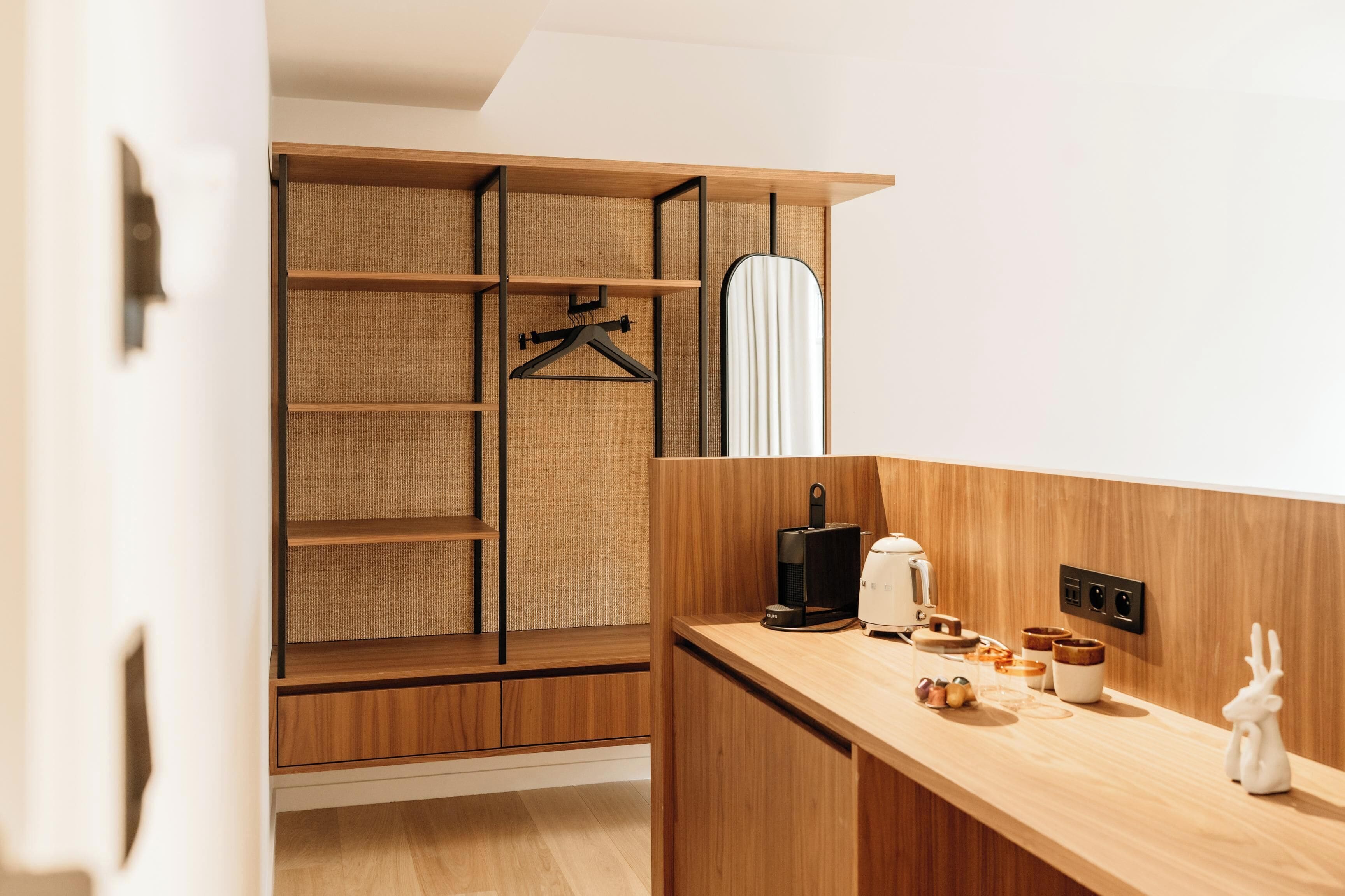 Quarto casal superior | Frigobar, cofres nos quartos, escrivaninha, quartos à prova de som