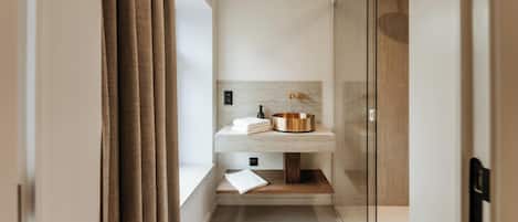 Superior Double Room | Bathroom | Free toiletries, hair dryer, towels, soap
